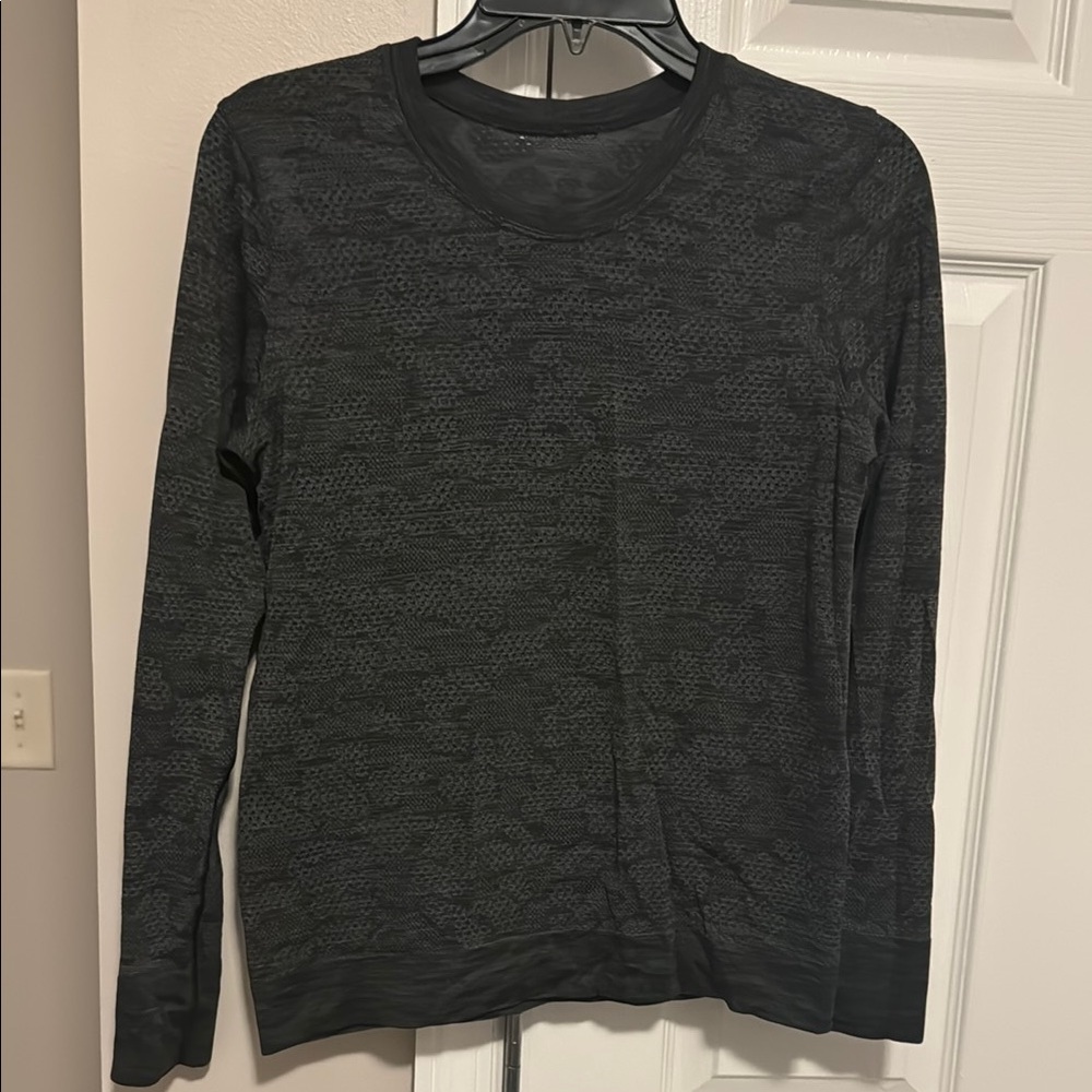 Lululemon vent long sleeve